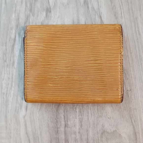 Auth Louis Vuitton Epi Leather Yellow Card Case Wallet - Picture 2 of 8